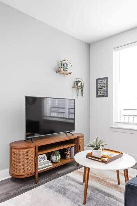 Mid-Century Modern Studio Cozysuites Downtown Indianapolis Zewnętrze zdjęcie